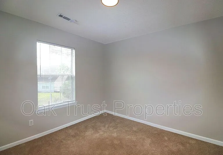 294 Hastings Dr — Photo 12
