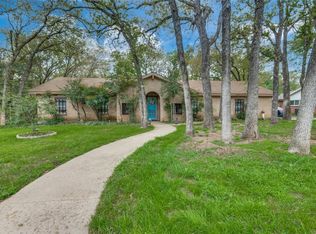 107 Shadow Ln, Euless, TX 76039