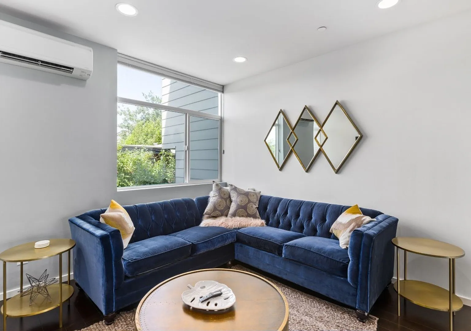 4Bd/3Ba Seattle Townhome — Photo 3