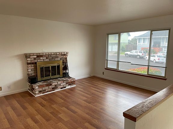 4th image of 10 Kendell Ct