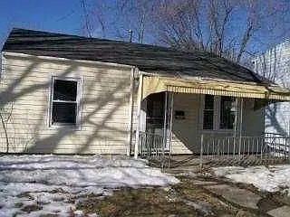 1909 Metz Ave photo 1