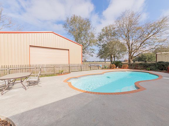 4th image of 705 Lucerne Dr