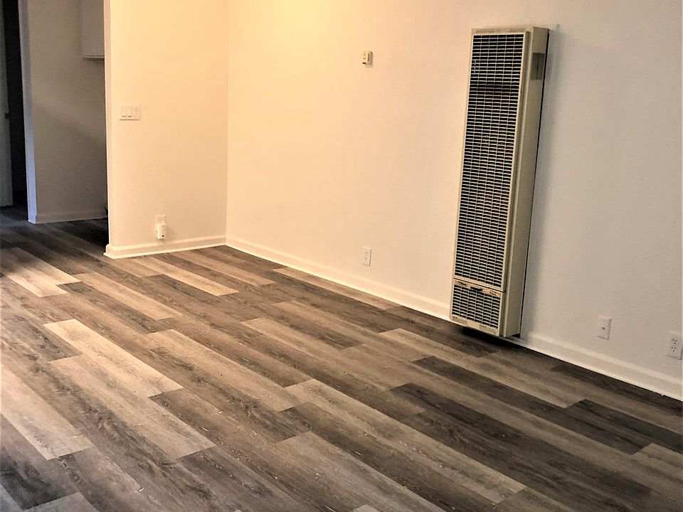 2nd image of 28 E Abbey St #28