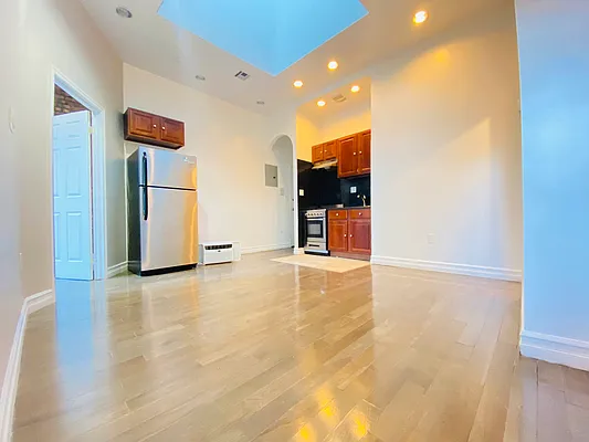 Rented by Capri Jet Realty Corp | media 2