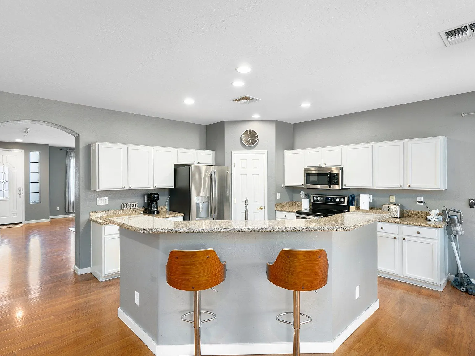 4 bed, 3097 sqft, $4,500 — Photo 4
