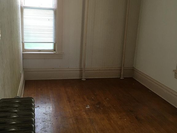 4th image of 415 N Superior Ave #A