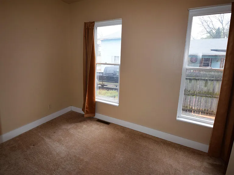 400 Walnut St #1 — Photo 12