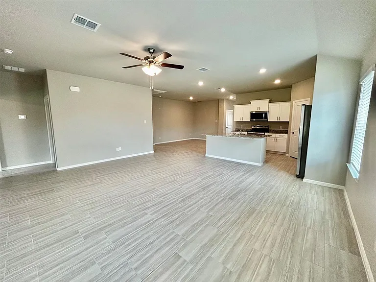 16432 Severn Ln — Photo 3