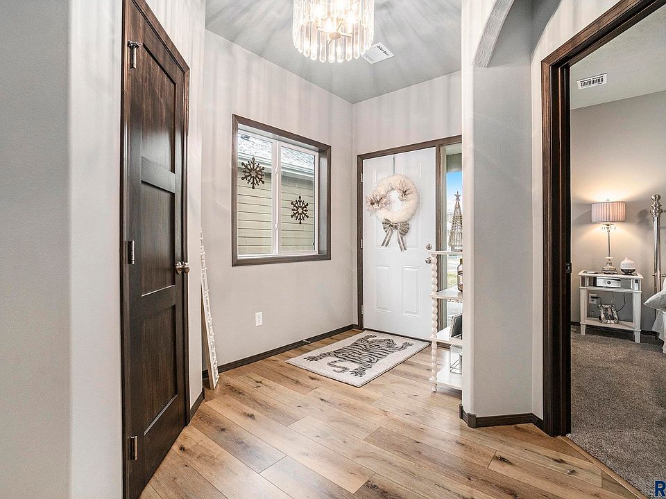 1st image of 4600 E Leubecher Pl