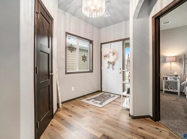 4600 E Leubecher Pl, Sioux Falls, SD 57108