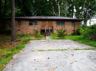6527 Raymond Dr, Union City, GA 30291