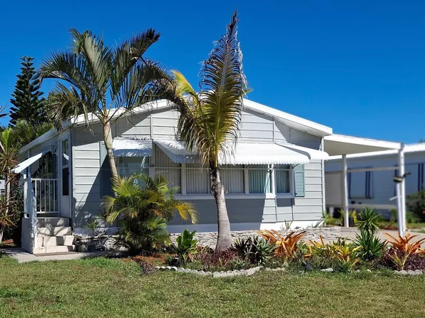 916 Jacaranda Dr, Barefoot Bay, FL 32976