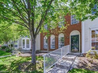 120 Columbus Dr, Franklin Park, NJ