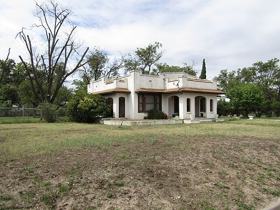 2nd image of 902 S Concho Ave