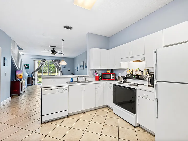 2185 Salerno Cir — Photo 12