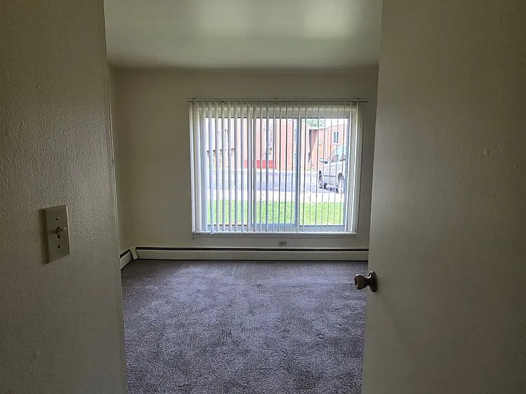 Mulford Park Apartments — Photo 6