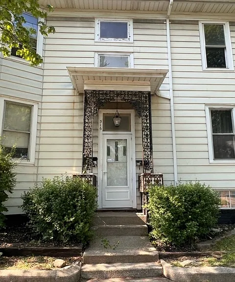 1445 College Ave — Photo 8