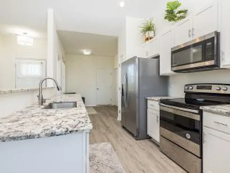 305 Broadleaf Dr — Photo 9