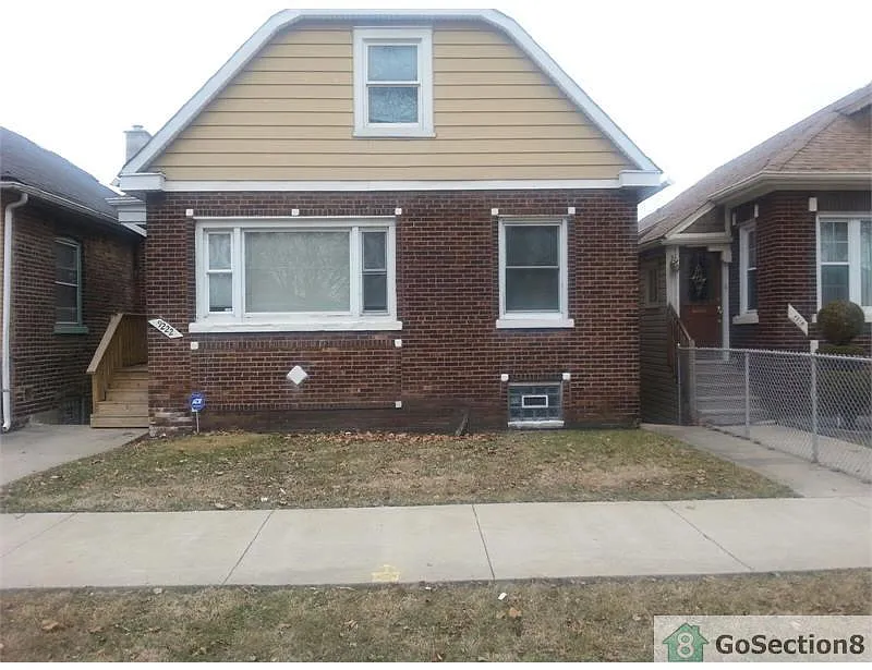 9222 S Saginaw Ave photo 1