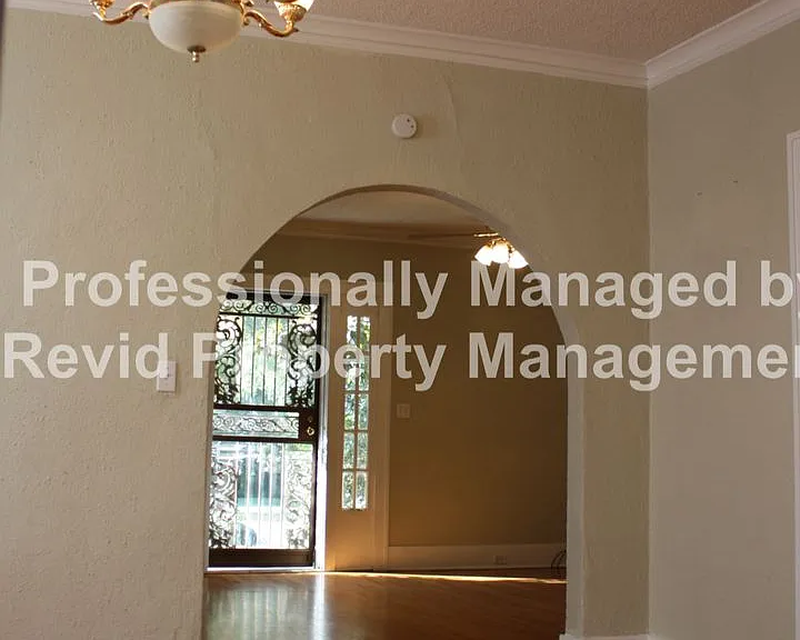 Large 3 bedroom upstairs duplex! — Photo 23