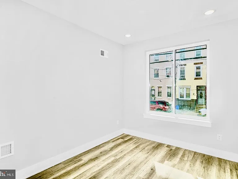 Brand New Luxury Apartments — Photo 5