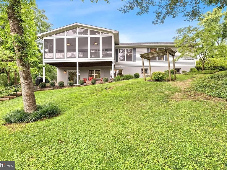 258 Riverside Rd — Photo 2