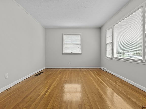 4th image of 2124 Violet Rd