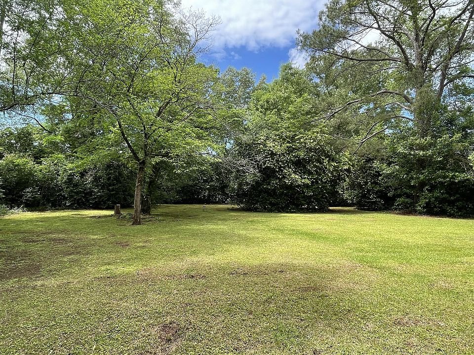 2nd image of 4421 Woodcrest Dr