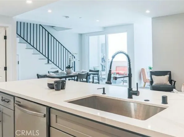 7022 Alabama Ave #304, Canoga Park, CA 91303