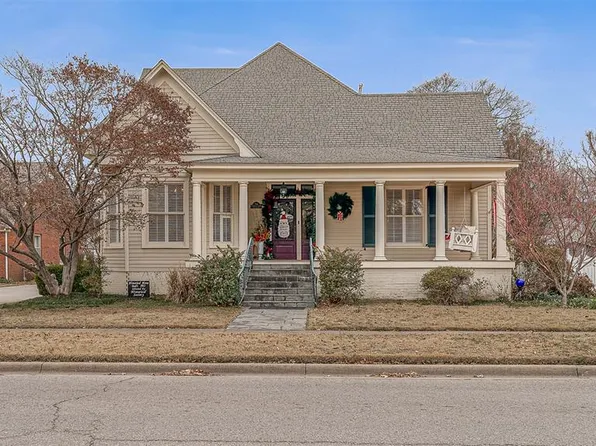 706 Carleton Ave, Caruthersville, MO 63830