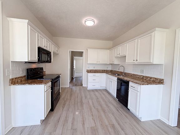 2nd image of 425 Long Creek Dr