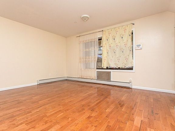2nd image of 1002 Willoughby Ave #2B