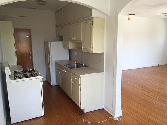 5th image of 700 W 51st St #2