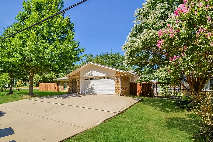 3 bed, 2.0 bath, 1255 sqft, $1,770 — Photo 2