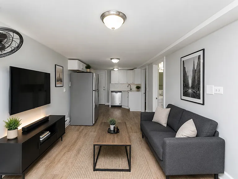 1431 W Flournoy St #G — Photo 2