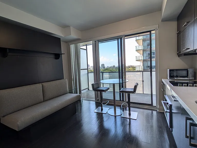 1080 Bay St #907 — Photo 23