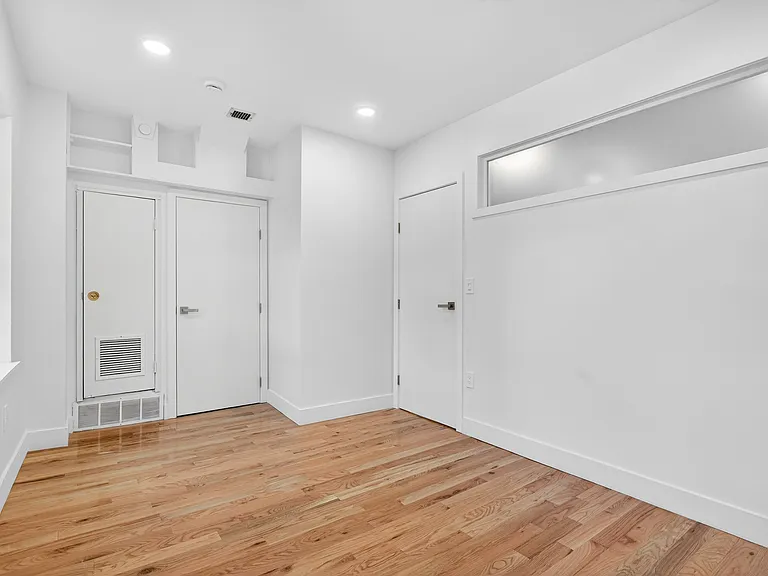 2213 Green St #B2 — Photo 11
