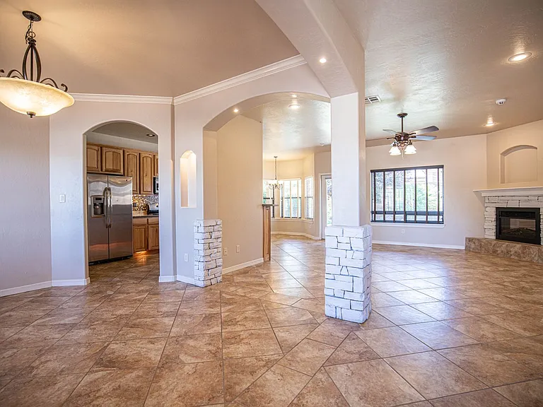1124 Pajarito Dr — Photo 6