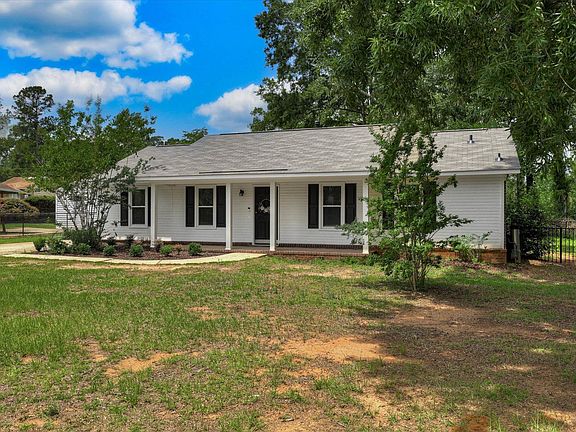 4th image of 2511 Castlewood Dr