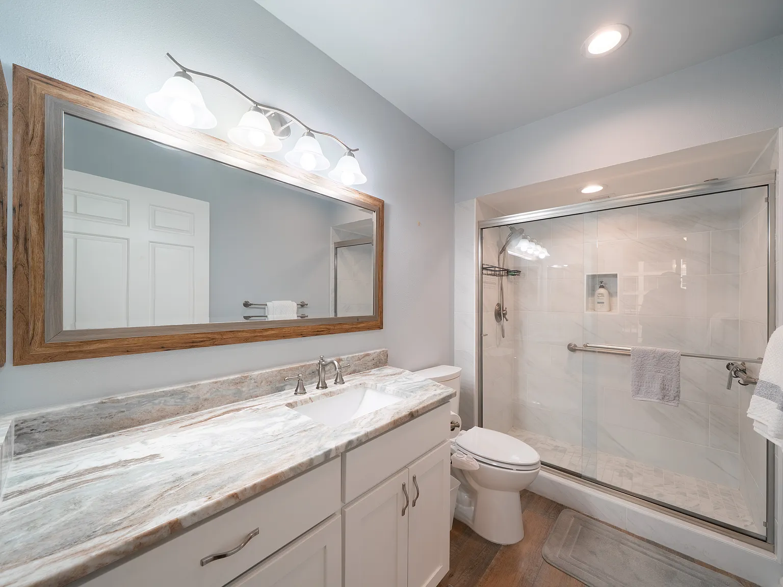 Elegant Senior Living Condo with Modern Upgrades — Photo 3