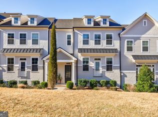 10035 River Rock Dr, Roswell, GA