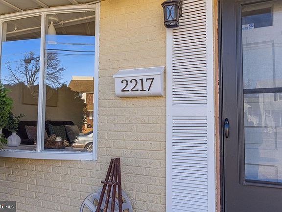 3rd image of 2217 Hollinshed Ave