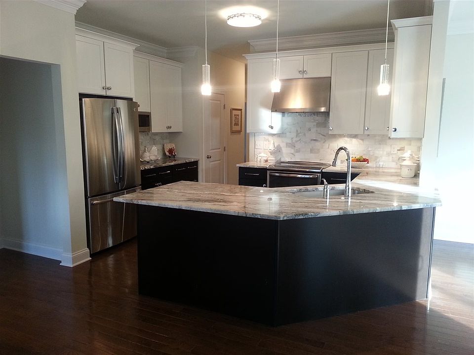 2nd image of 70 Lancaster Ct #72