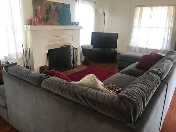 3rd image of 2872 Fir St