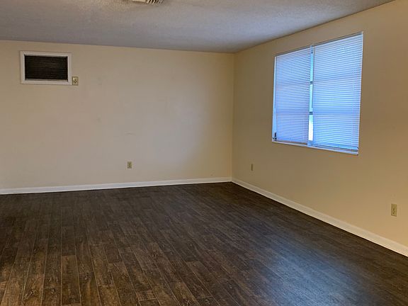 2nd image of 2251 Conway Dr