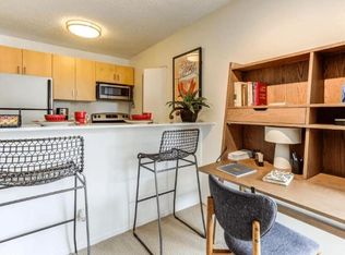 752 N Dearborn St, Chicago, IL 60654