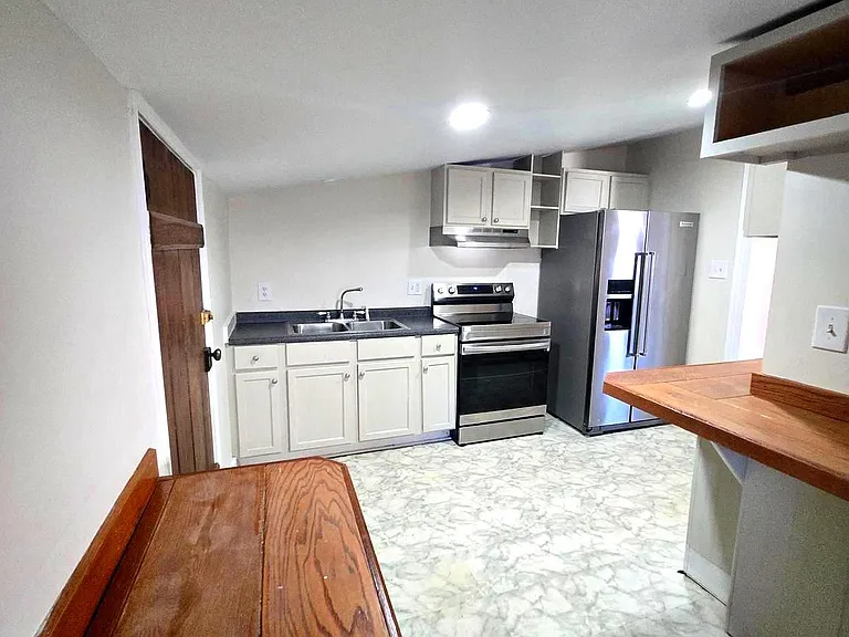 446 Railroad Ave — Photo 6
