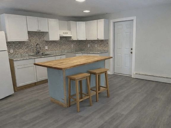 2nd image of 40 Gordon Hill Rd #2B