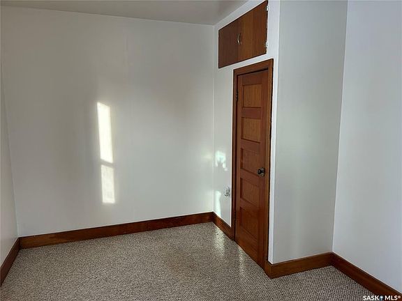 4th image of 905 104th Ave
