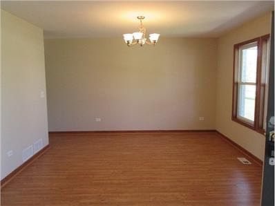 3rd image of 566 Collier Dr